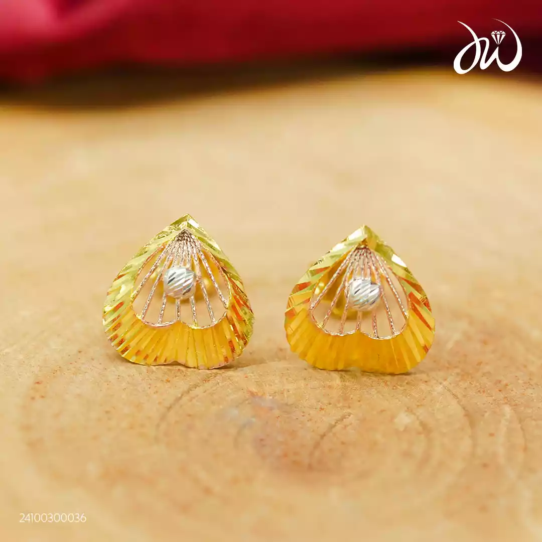Ladies gold earring
Design no: EARR21107
