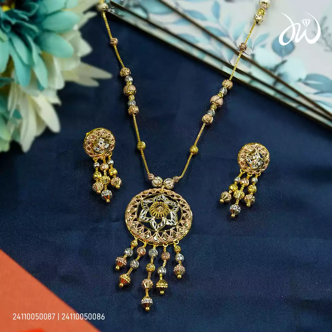 Ladies gold necklace