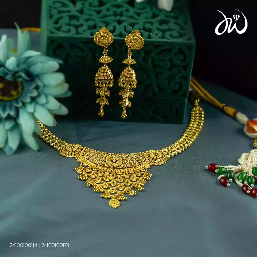 Ladies gold necklace