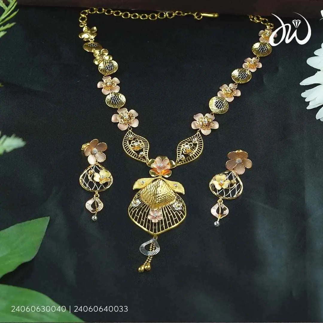 Ladies gold necklace