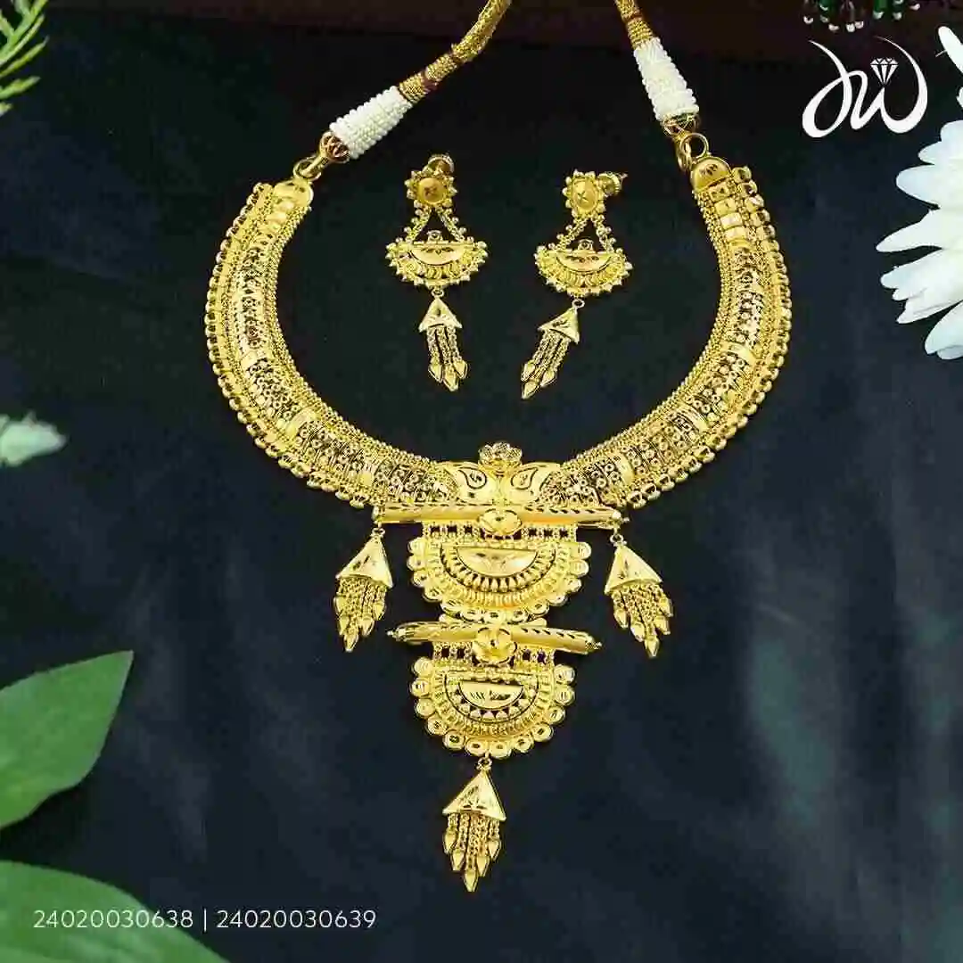 Ladies gold necklace