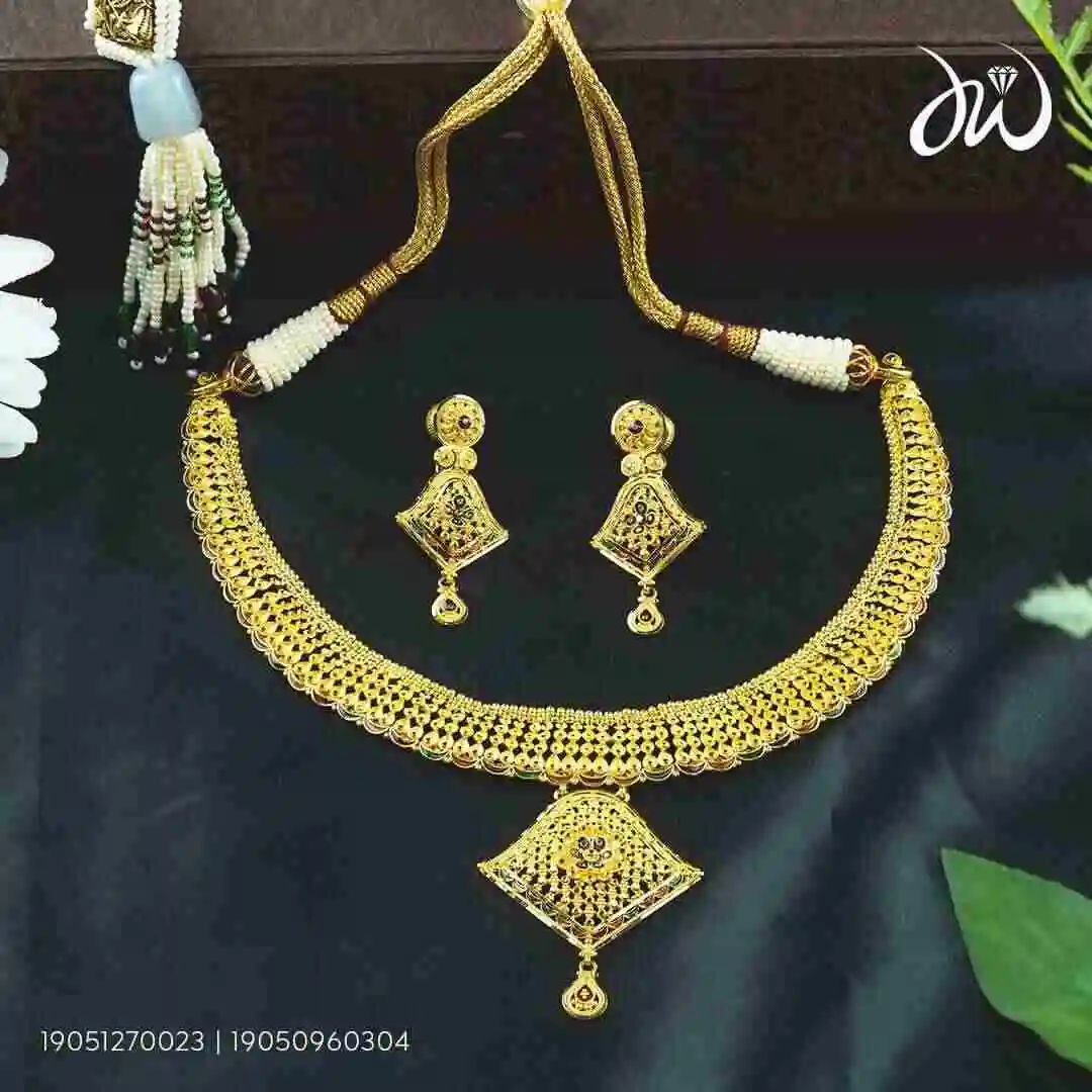 Ladies gold necklace